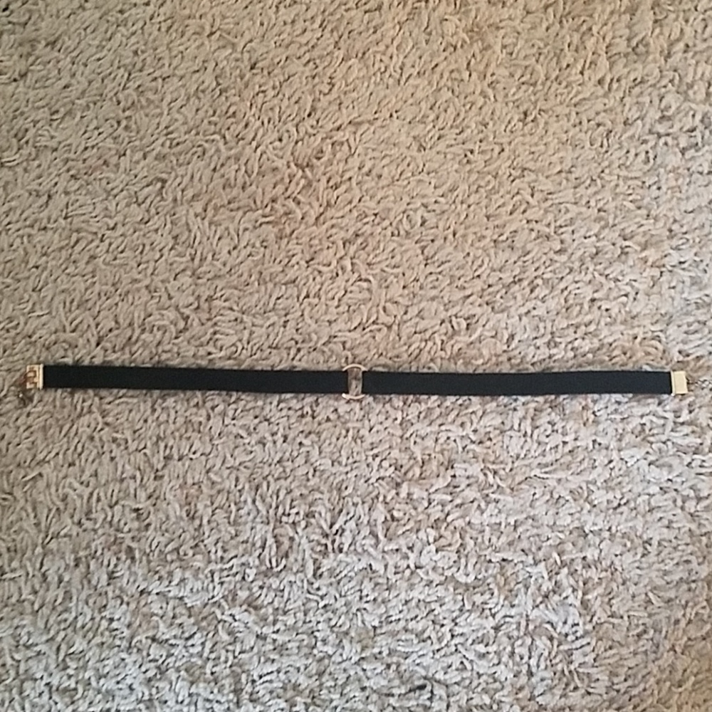 Sueded fabric choker necklace